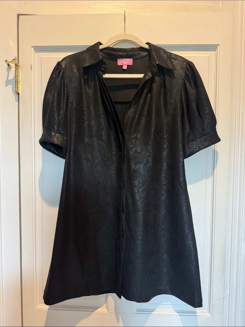 Boutique brand mini dress w fun alligator print
